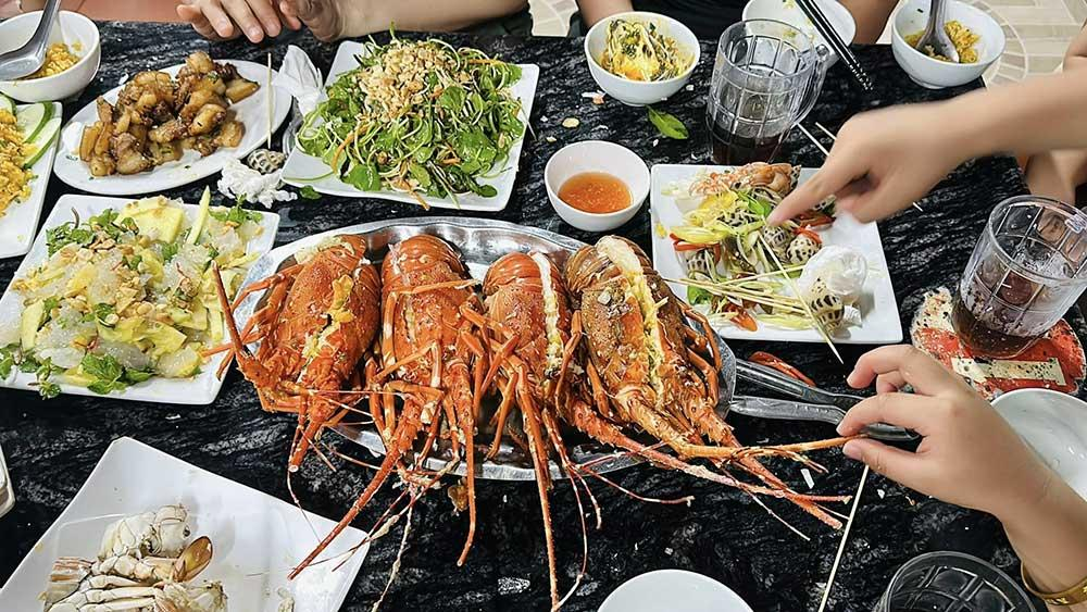 Cùng nhau thưởng thức những món hải sản tươi ngon tại biển Tiên Trang